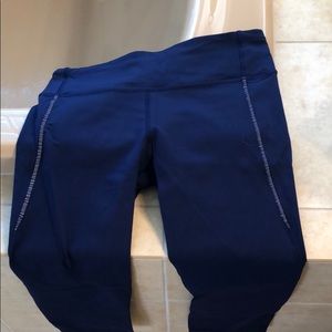 Lululemon navy crop leggings